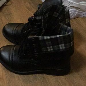 Black Combat boots size 7